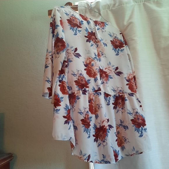 Floral Faded Glory Blouse  *BOGO* - Picture 4 of 4